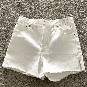 Abercrombie & Fitch 4” High Rise Mom Shorts
